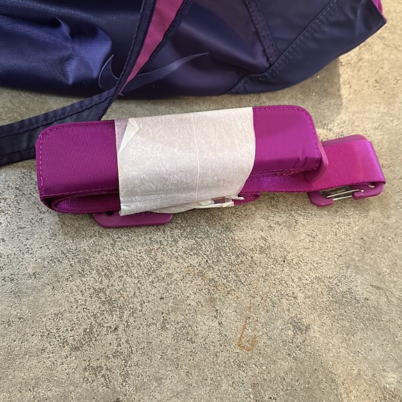 Nike Gym Bag! - Picture 4 of 12